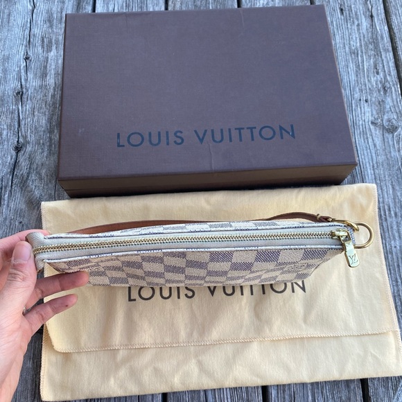 â¨SOLDâ¨LOUIS VUITTON POCHETTE ACCESSORIES - Picture 3 of 8